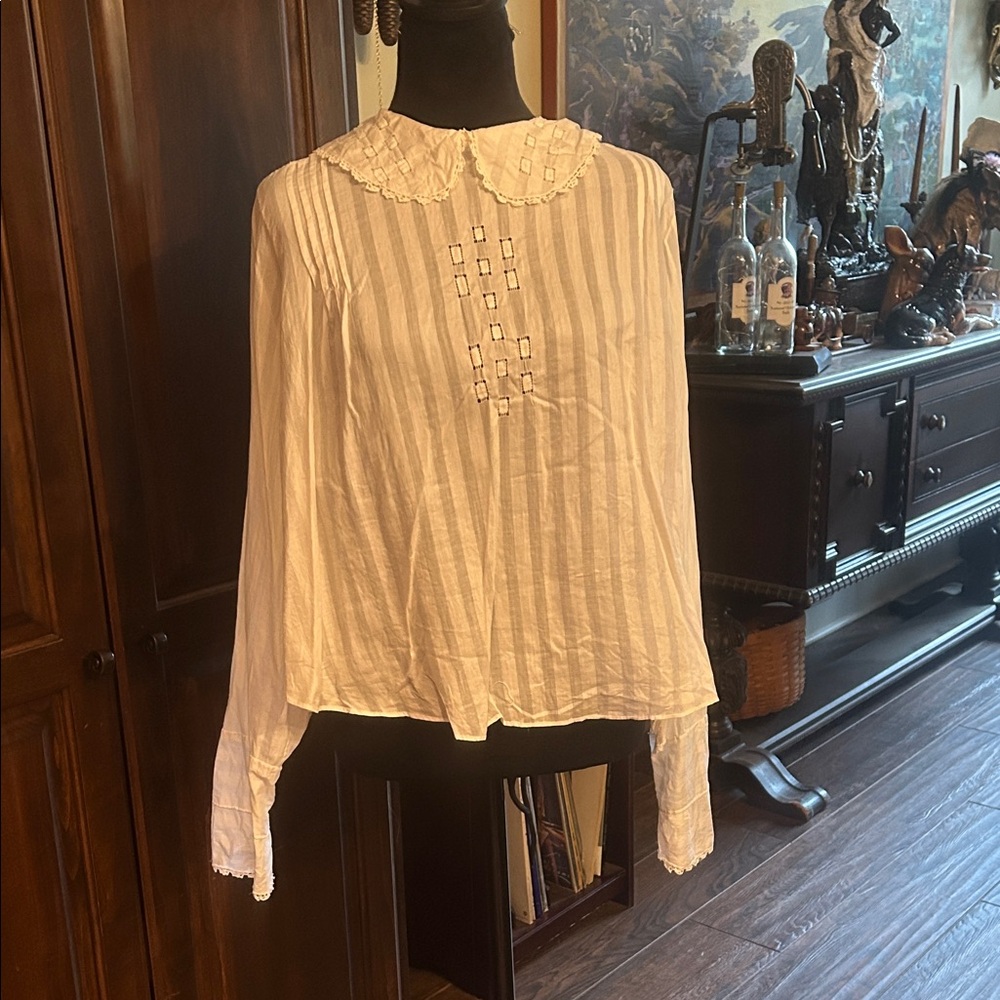 Antique White Rear Button Down Period PieceElegant White Women's Top Sz S/M